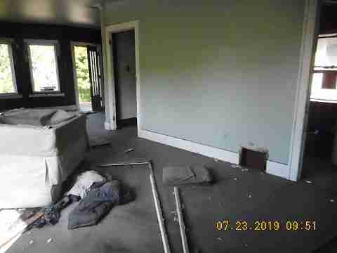 4400 St Clair (34)_m.jpg